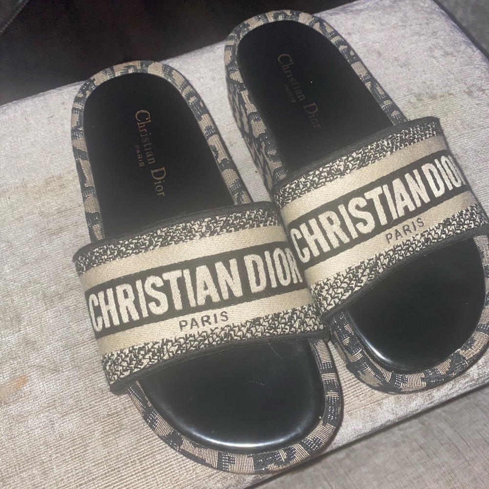 Dior slides